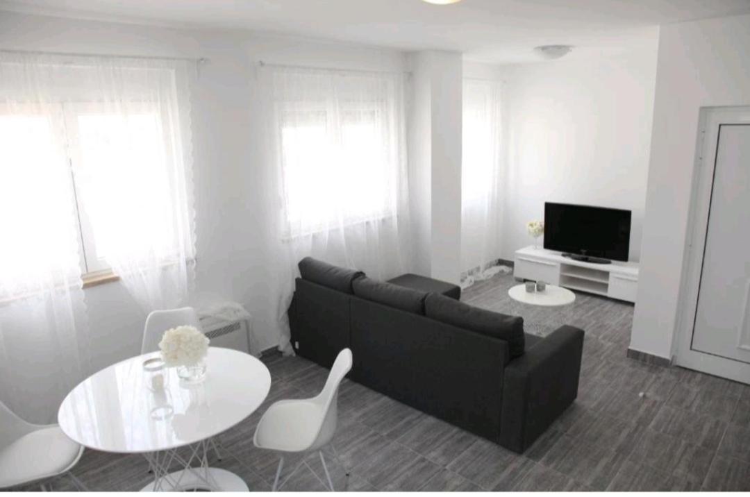 Apartments Mare Gradac  Rom bilde